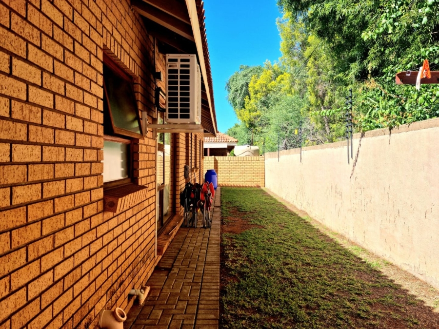 4 Bedroom Property for Sale in Roylglen Gardens Northern Cape
